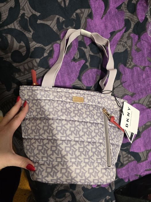 DKNY малка чанта
