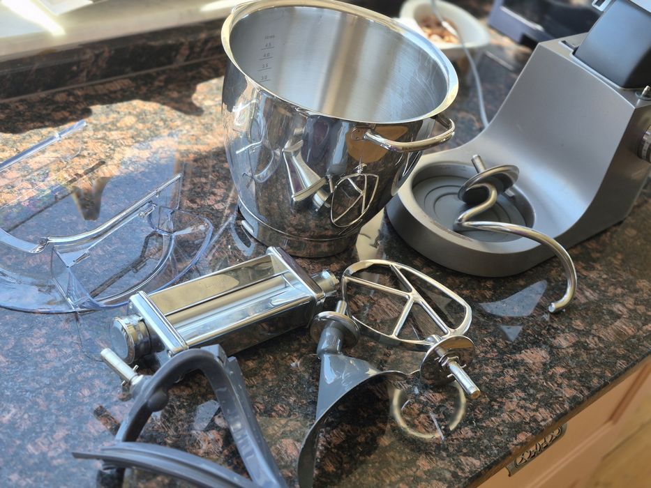 Robot Bucătărie Kenwood Chef XL Titanium 1700W (Funcțional, defecte estetice)
