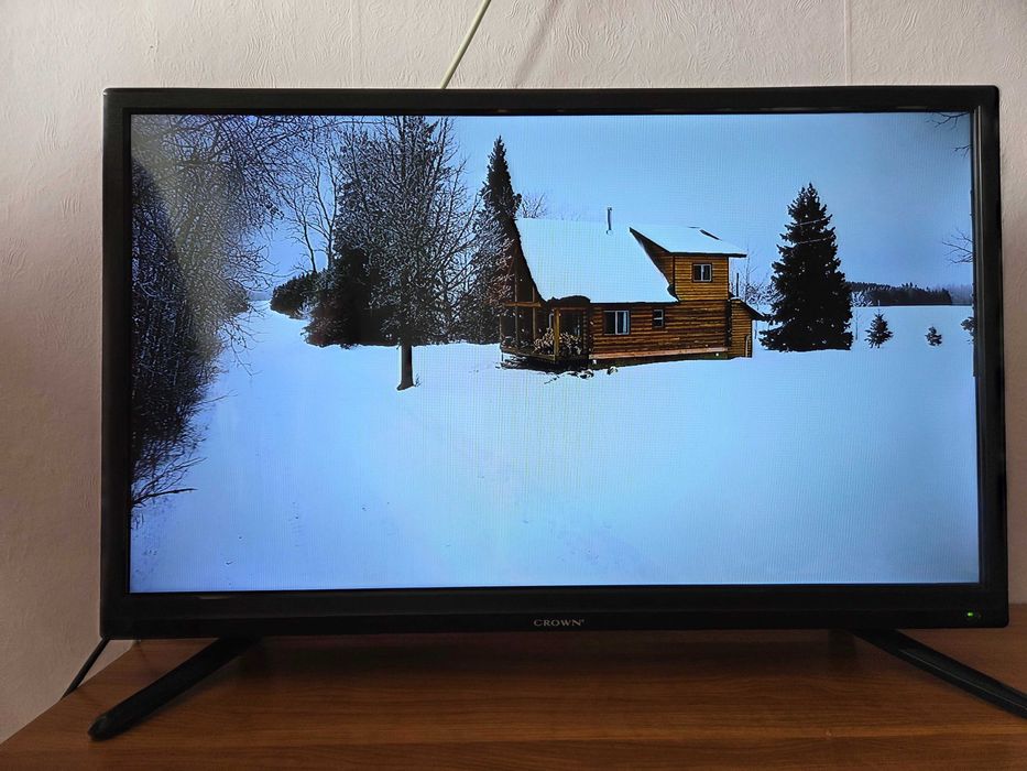 Телевизор Crown 32 инча LCD HD Ready
