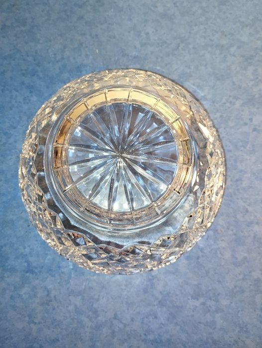 Продам хрустальный салатник
