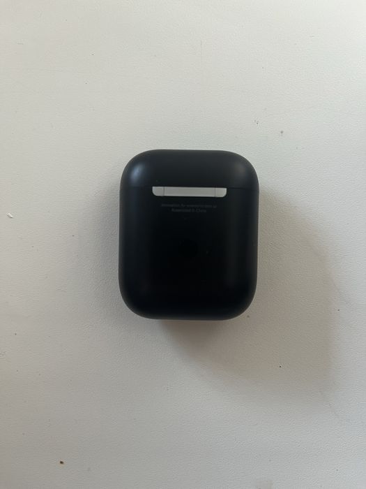 Продам AirPods черный