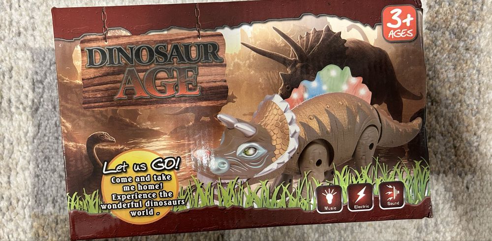 Продавам играчи за момиче и момче