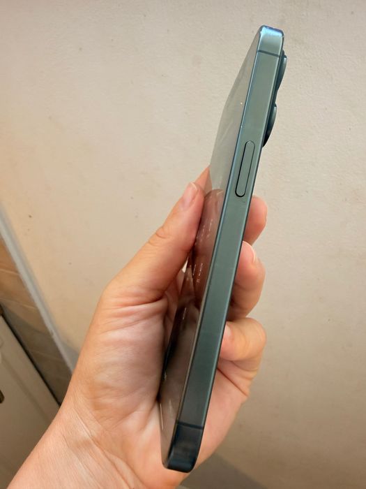 Telefon iPhone 15 Pro Black 126 GB aspect 10/10, ca nou