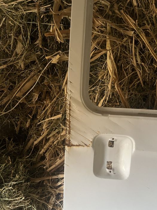 Damas orta chap eshik