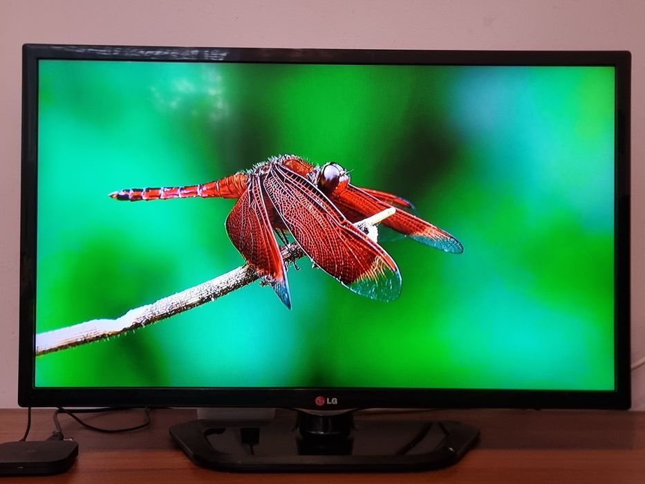 Телевизор / LG 32" - FULLHD - Цифрова + Ефирна , Слот за карта.