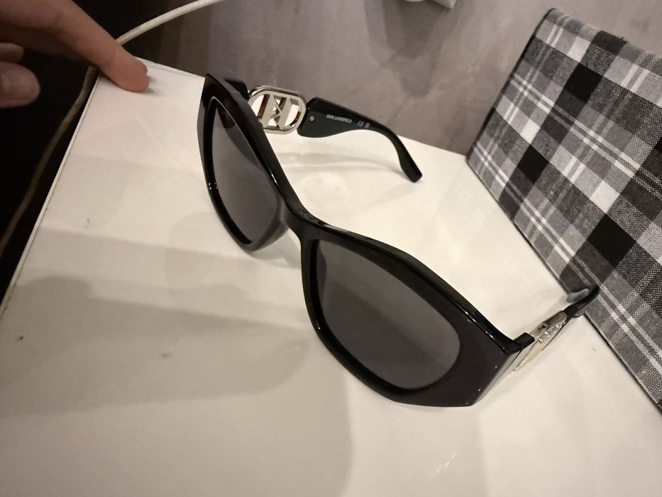 Слънчеви очила karl lagerfeld