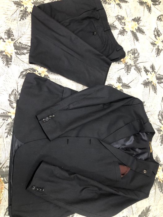 Костюм срочно продается покупали дорого отдам за дешево почти