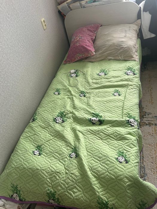 Продаю две кровати с матрасом