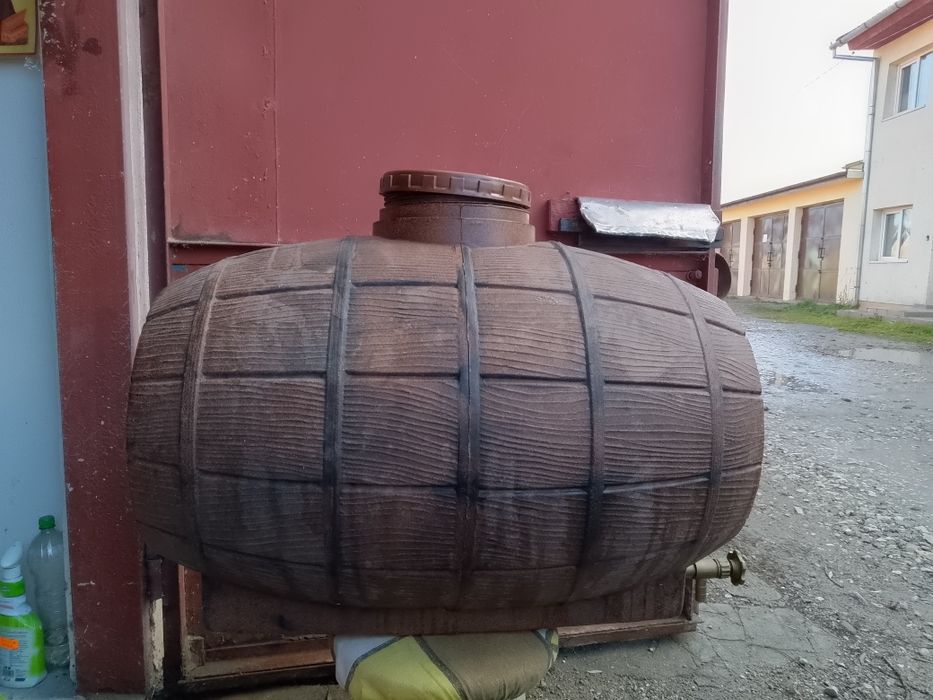 Vând butoaie din fibră de sticlă