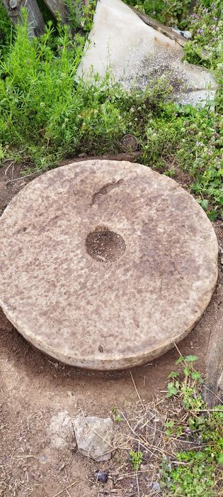 ВОДЕНИЧЕН камък Каменно воденичено колело