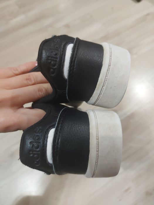 Маратонки Адидас естествена кожа 29