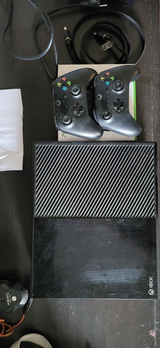 Продам Xbox one 500gb  в отличном состоянии