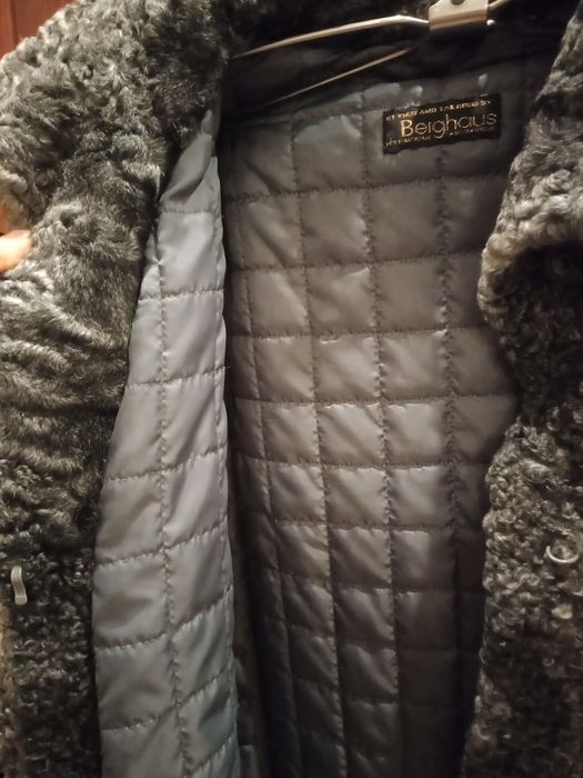 Шуба каракулевая.