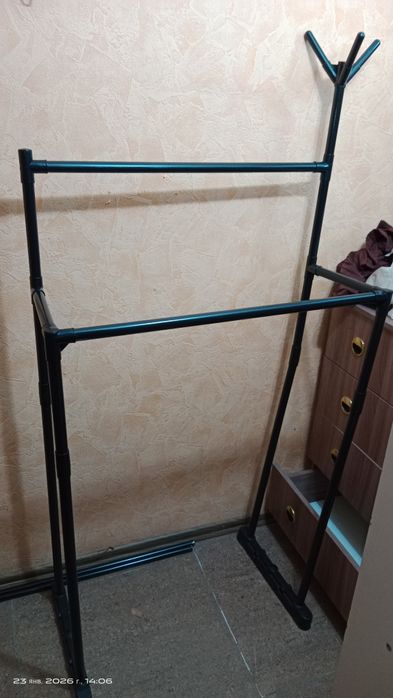 Продам вешалку недорого