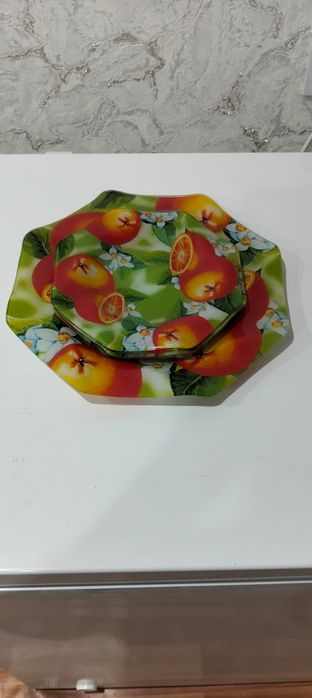 Срочно продам тортницу 2000!!