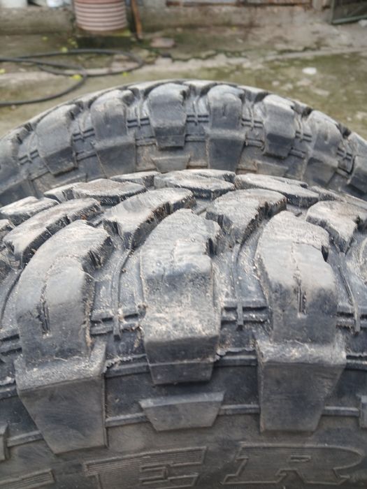 Продавам гуми за джип 225 75 16