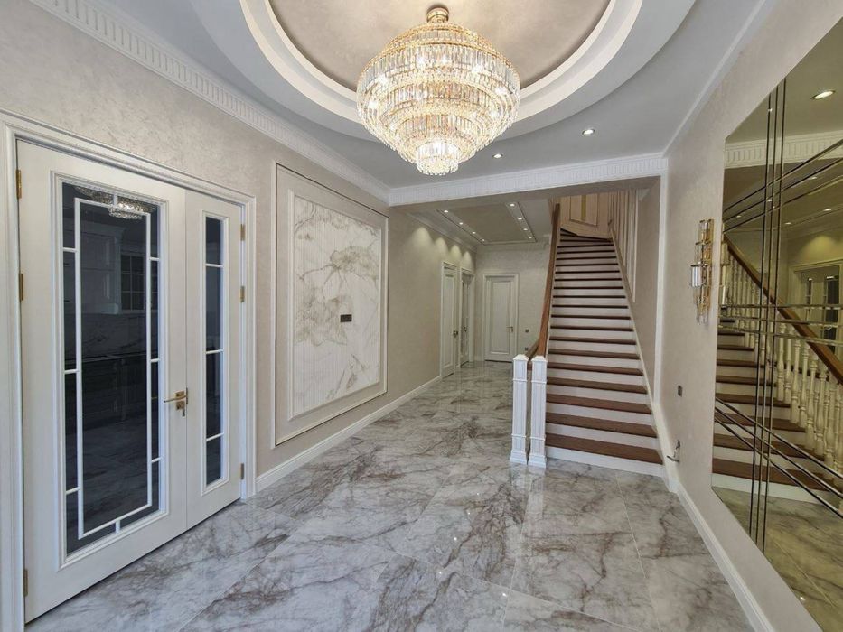 Дом Центр Луначарского 450 м2