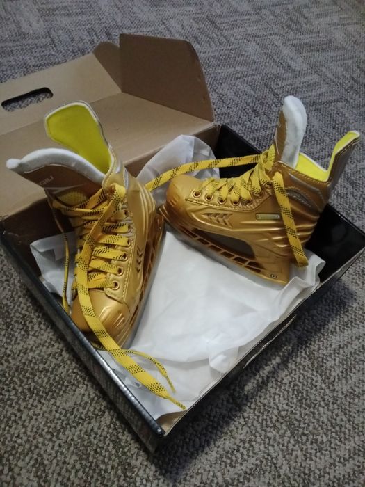 Коньки хоккейные