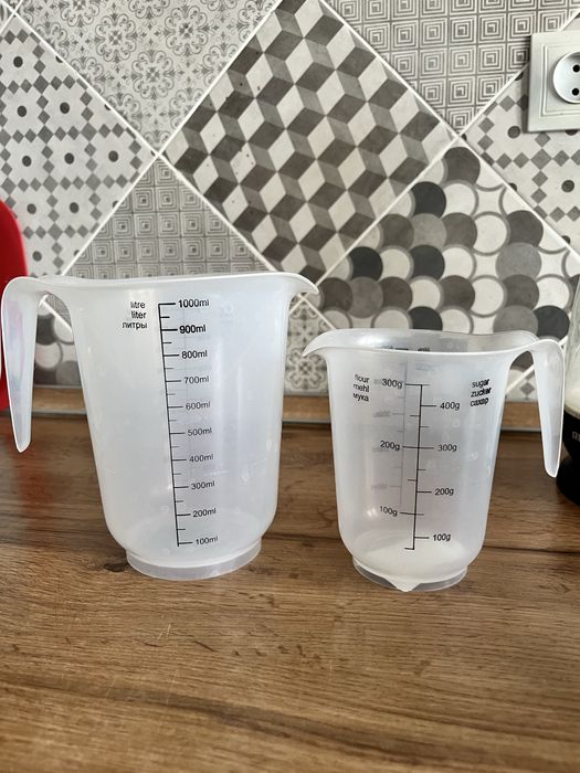 Продам два мерных стакана