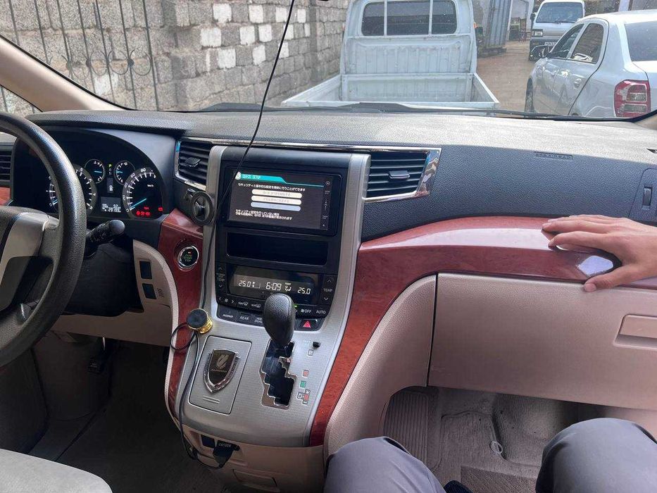 Toyota Alphard 2012
