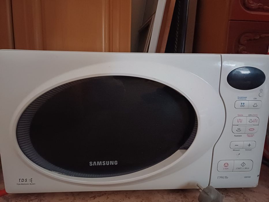 продается 2 микроволновки на запчасти