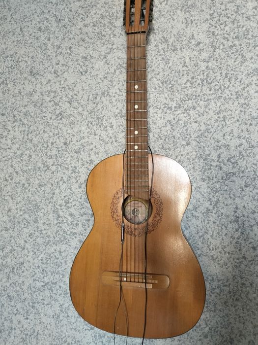 Продам гитару б/у