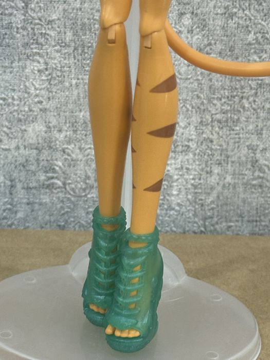 продам куклу монстр хай торалей страйп