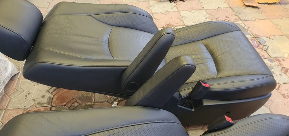 Передние сиденье Rx 330,350.