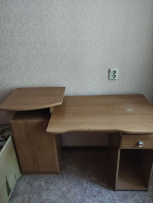 Стол компьютерный