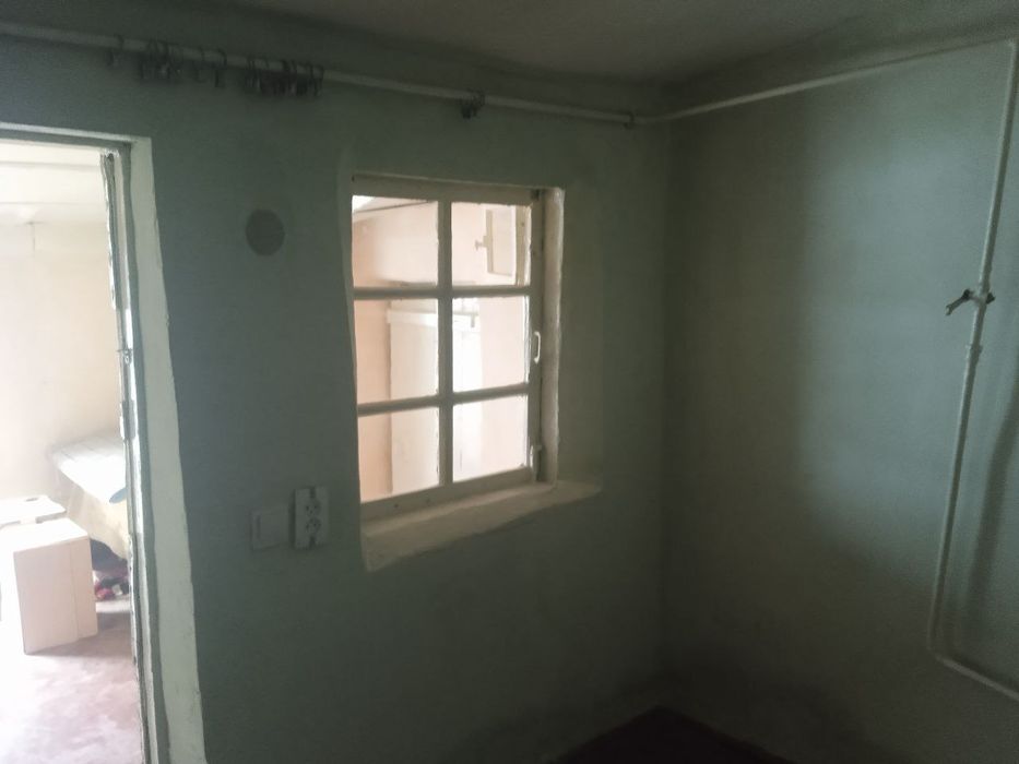 Продается срочно квартира-барак город Янгиюль . Свет газ вода подключе