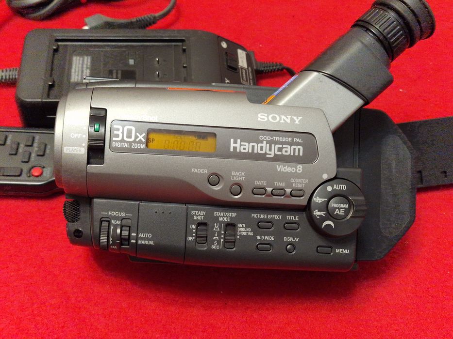 Camera video Sony cu accesorii și geanta de transport