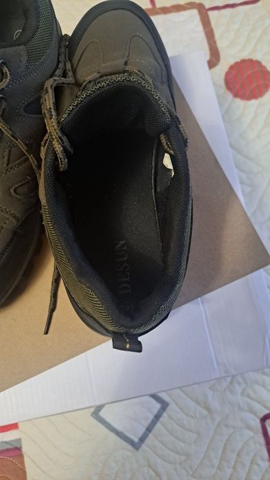 Vând încălțăminte drumetie