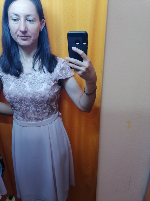 Елегантна дамска рокля