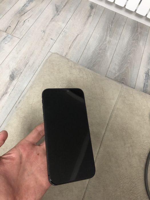 Продам Айфон 11 (бу)