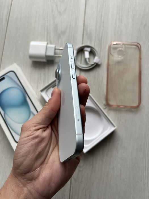 • Iphone  15 • BATERIE 100%  •