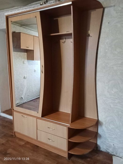 Продам прихожую недорого.