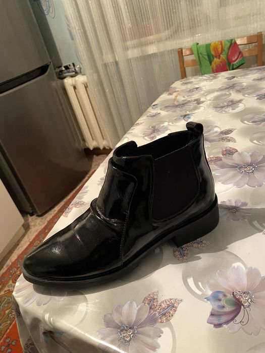 Продам женские осенние ботинки