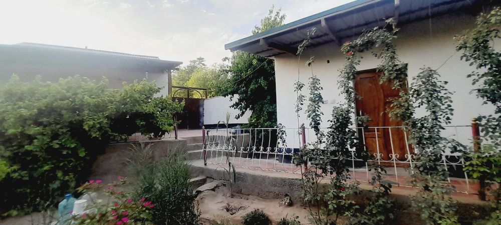 Уй сотилади Термез Термез махалласида жойлашган