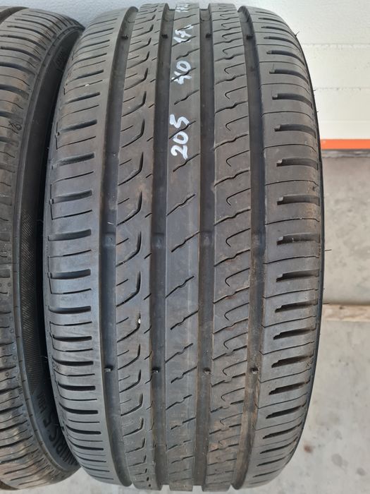 Летни гуми 2 броя BARUM Bravuris5 205 40 R17 дот 1723