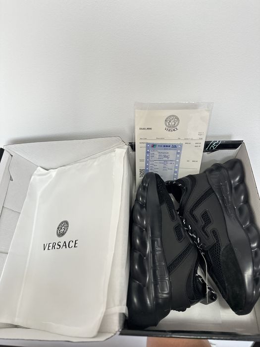 Versace chain reaction