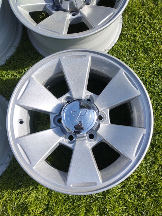 Гуми и джанти за Mitsubishi L-200 265/70/16