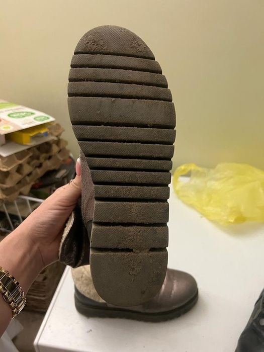 Продам зимние женские сапоги