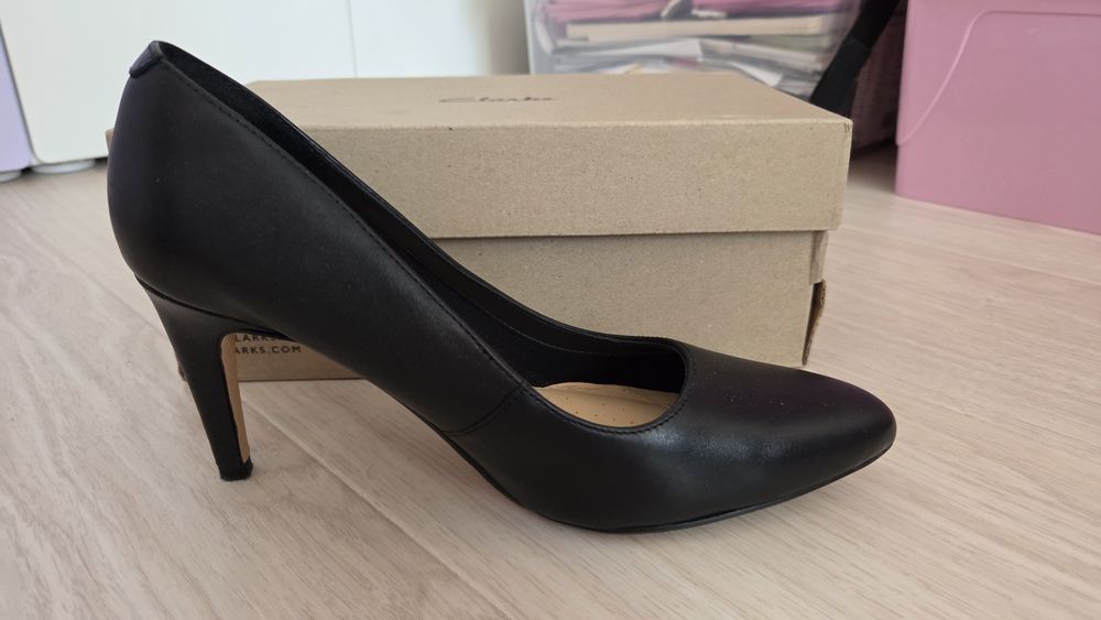 Pantofi Clarks piele marime 36