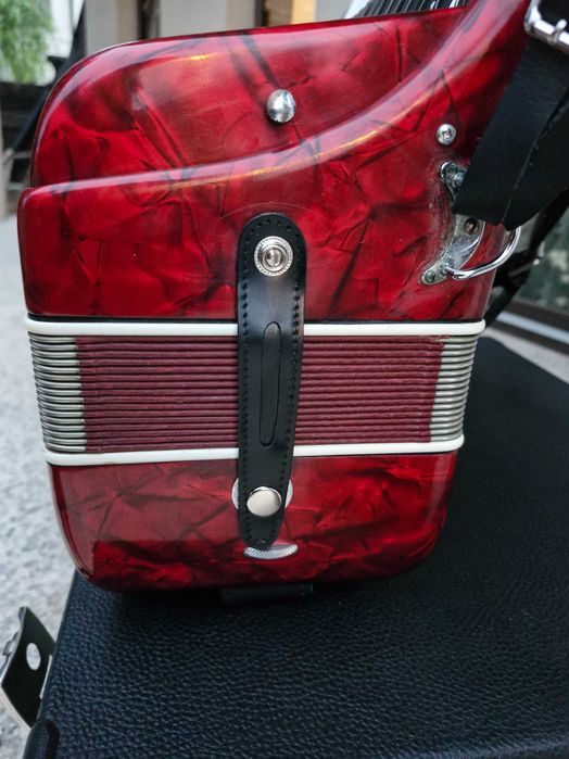Acordeon  Italian Ariston 80 bași  roșu sidefat