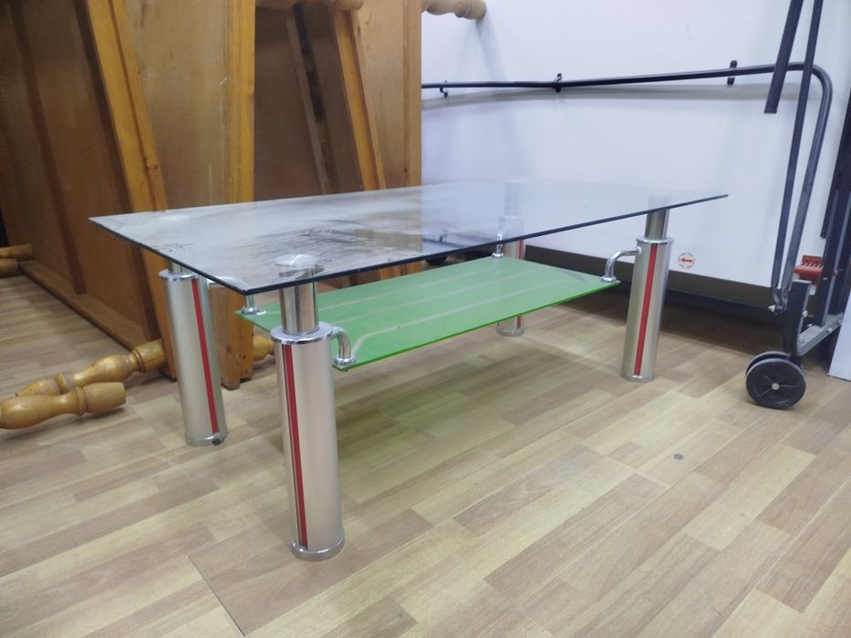 Журналый столик в отличном состоянии