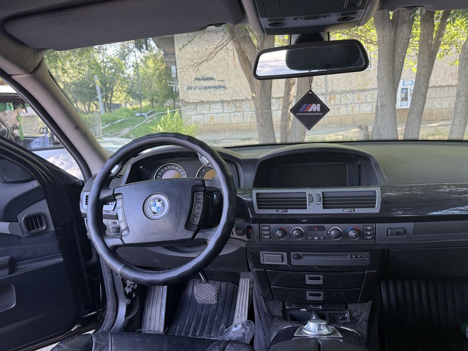 BMW 735i 2002 года