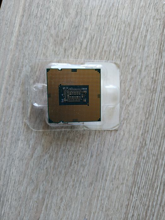 Продам процессор Pentium Gold G6405 4,2ггц