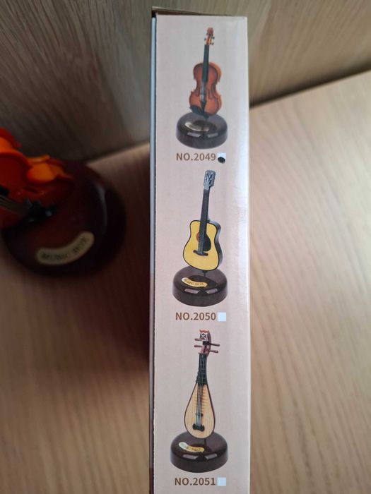 Нова въртяща се музикална кутия, цигулка