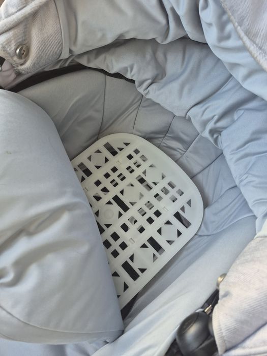 Бебешка количка Invictus v plus