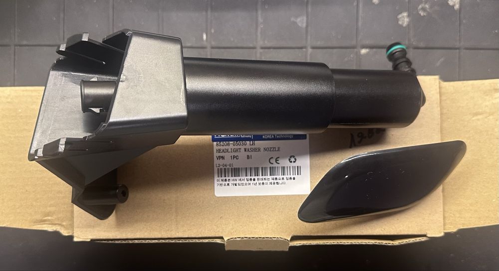 Нова пръскалка / дюза за фар Тойота Авенсис Т27